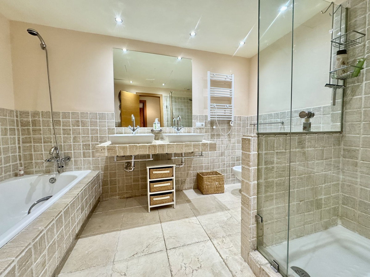 Appartement te koop in Los Flamingos | 3 slaapkamers H5129824