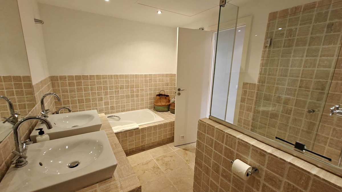 Appartement te koop in Los Flamingos | 3 slaapkamers H5132203