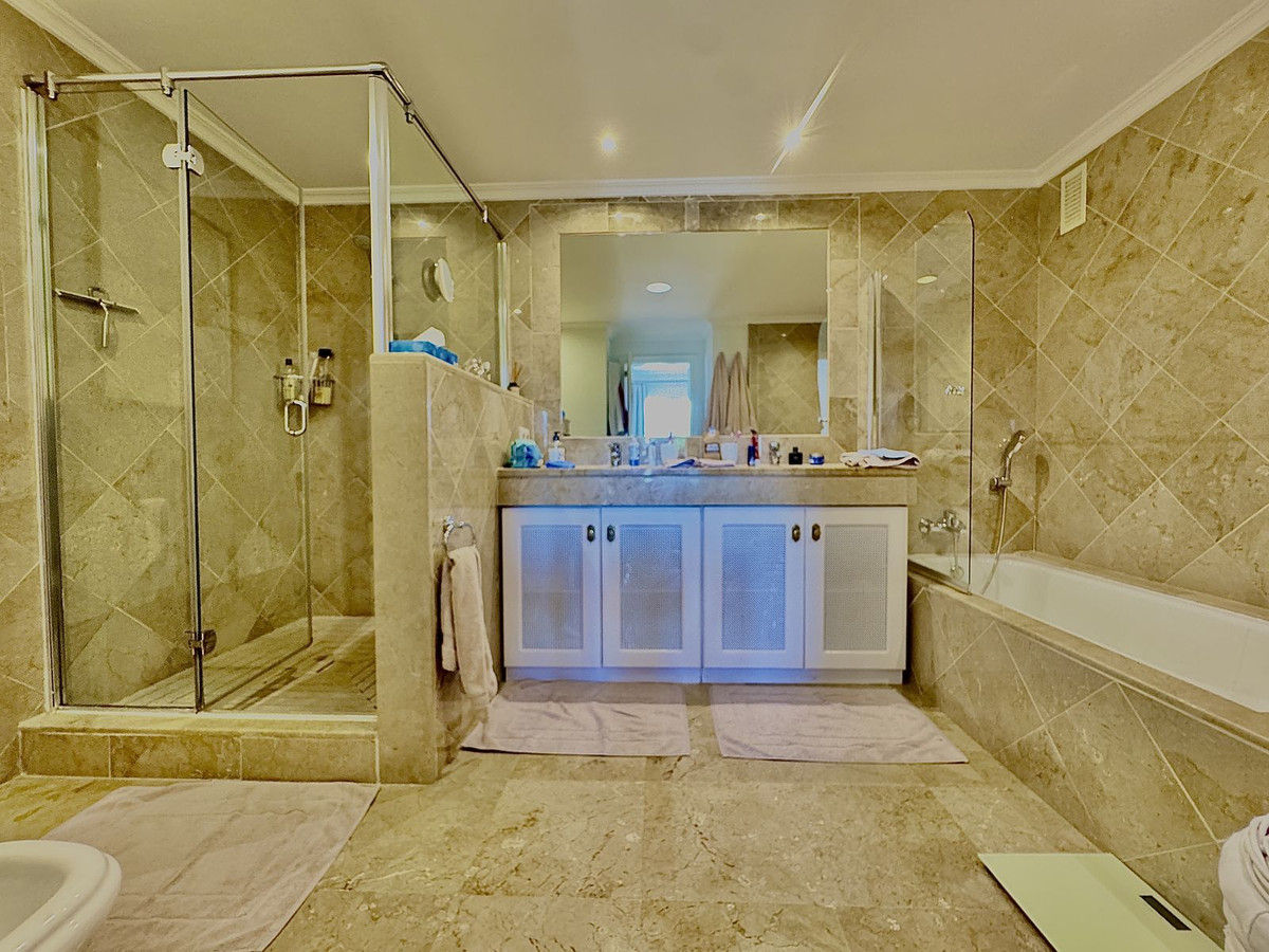 Appartement te koop in Los Flamingos | 3 slaapkamers H5215249