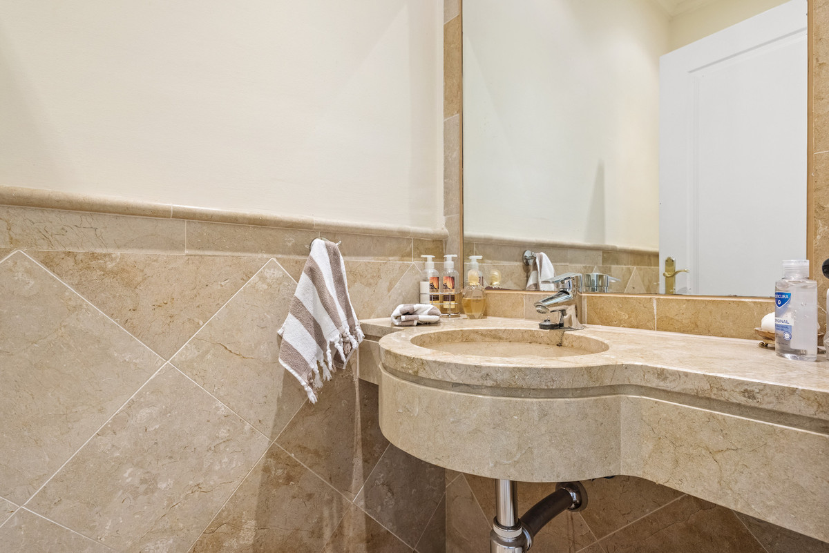 Appartement te koop in Los Flamingos | 1 slaapkamers H5236981