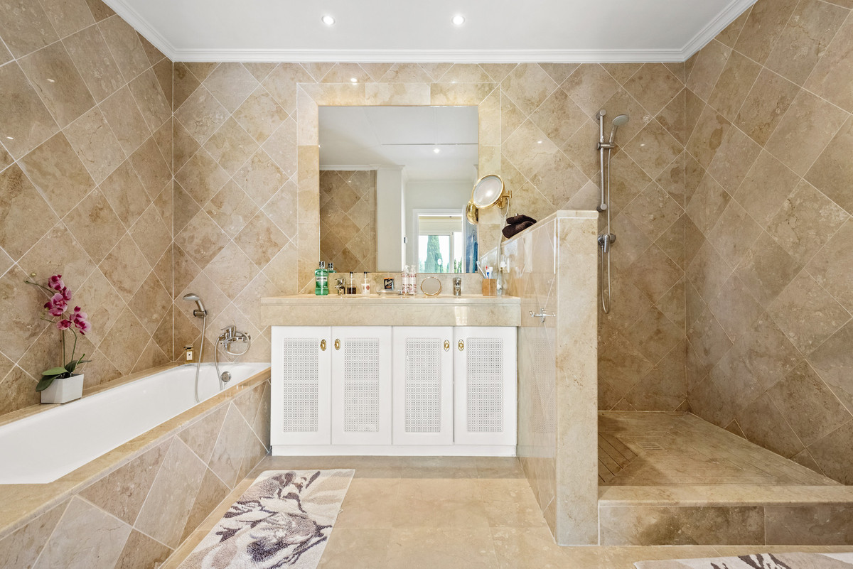 Appartement te koop in Los Flamingos | 1 slaapkamers H5236981