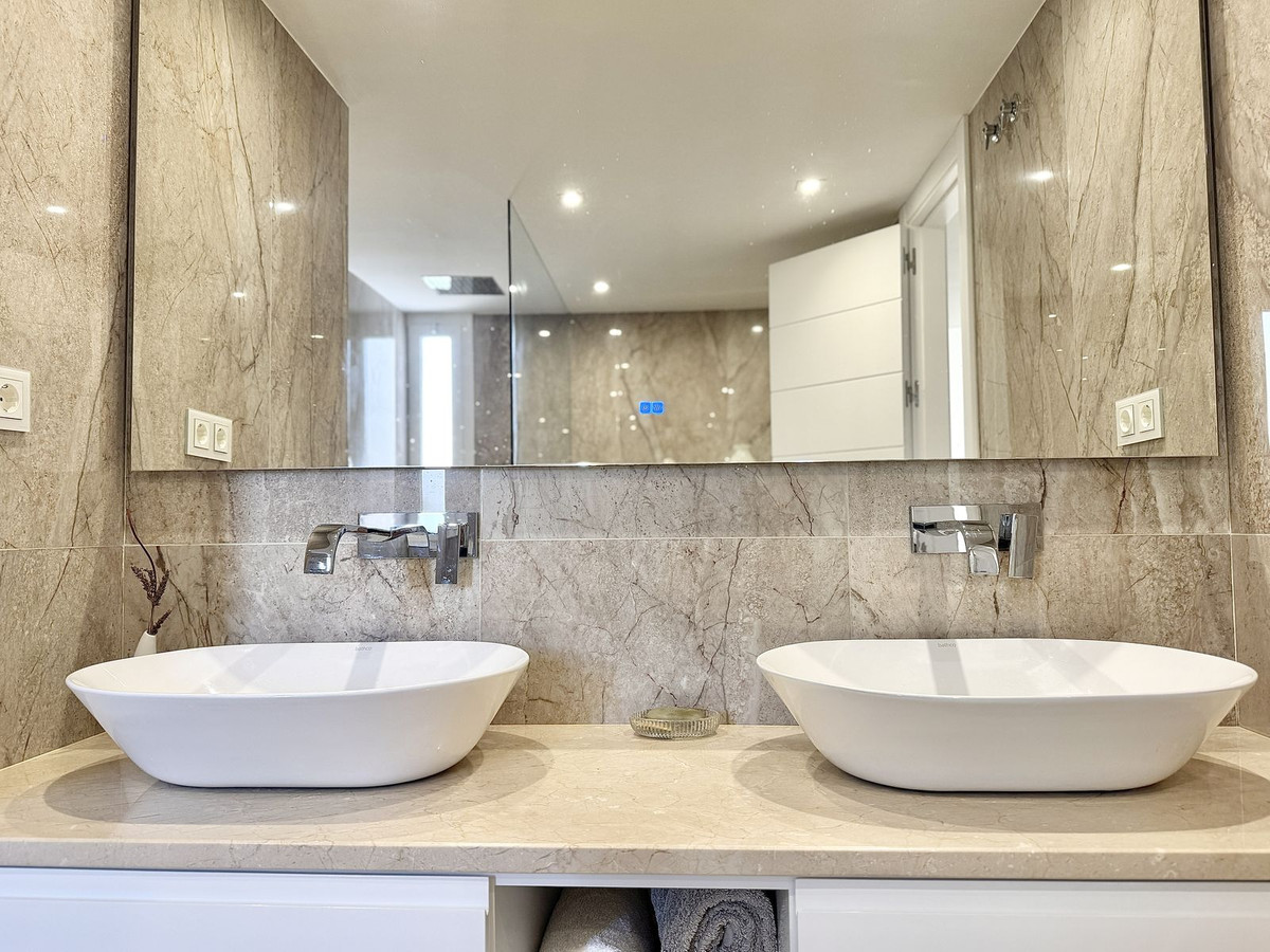 Appartement te koop in Los Flamingos | 2 slaapkamers H5237695