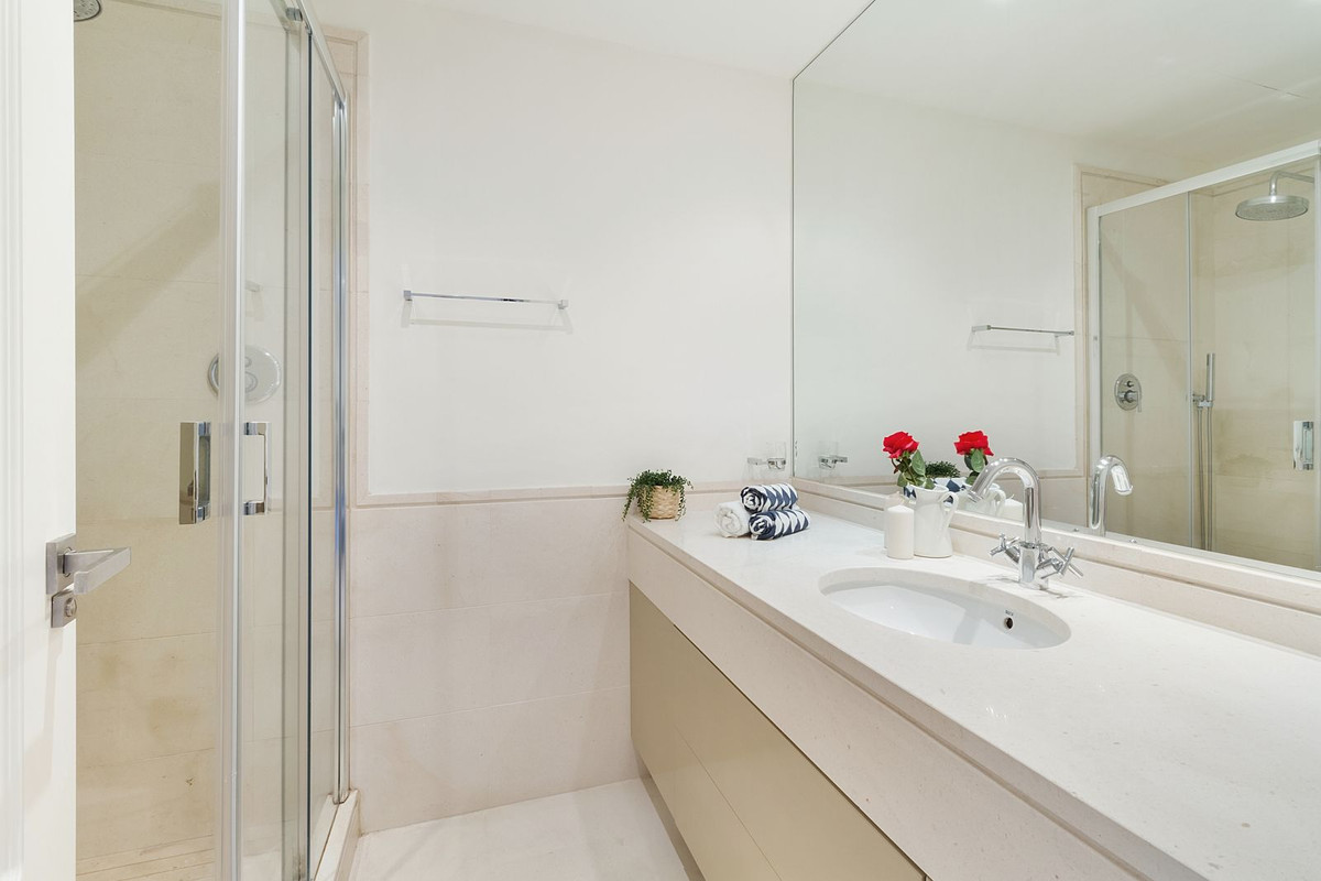 Appartement te koop in Los Flamingos | 2 slaapkamers H5250460