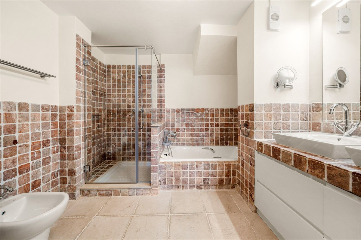 Appartement te koop in Los Flamingos | 4 slaapkamers H5347153