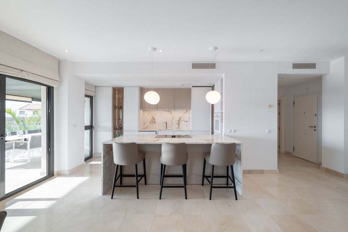 Appartement te koop in Los Flamingos | 4 slaapkamers H5351374