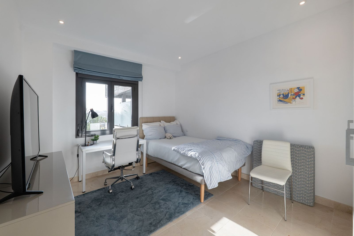 Appartement te koop in Los Flamingos | 4 slaapkamers H5351374