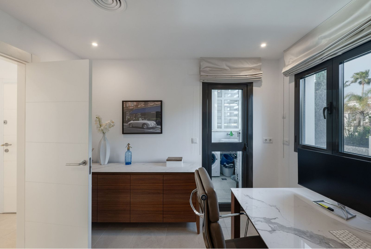 Appartement te koop in Los Flamingos | 4 slaapkamers H5351374