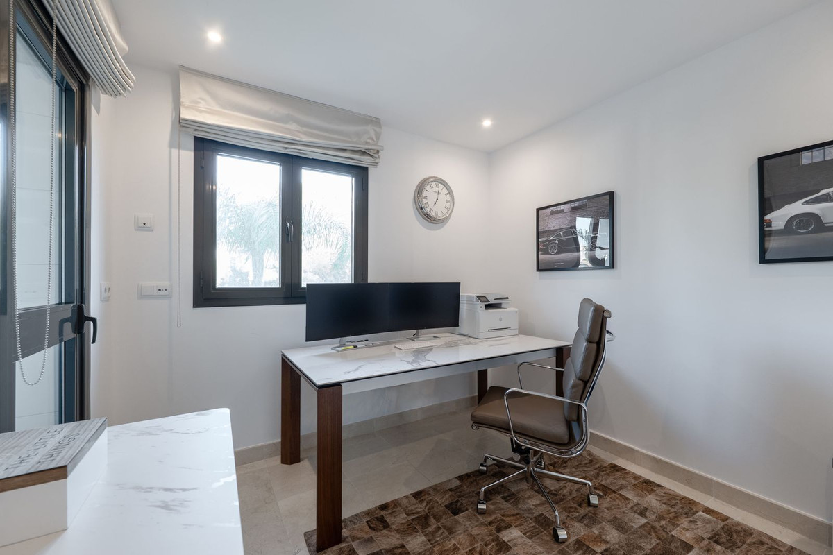 Appartement te koop in Los Flamingos | 4 slaapkamers H5351374