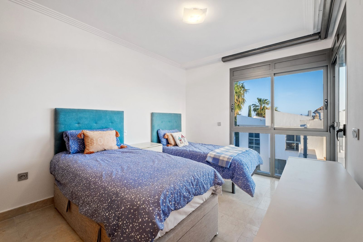 Appartement te koop in Los Flamingos | 3 slaapkamers H5372905