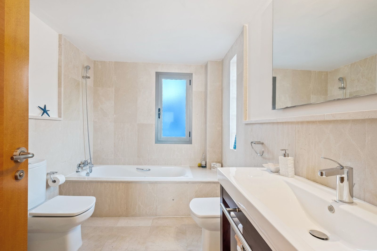 Appartement te koop in Los Flamingos | 3 slaapkamers H5372905