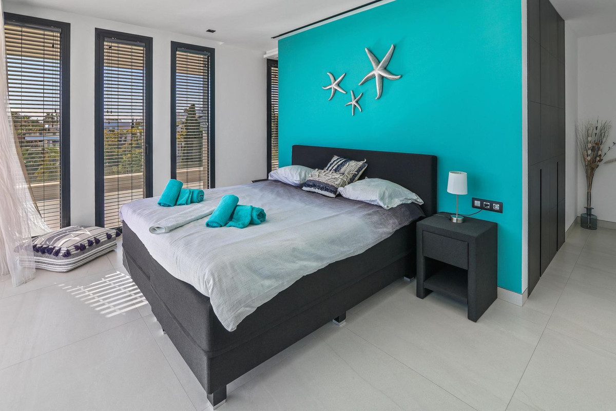 Appartement te koop in Los Flamingos | 6 slaapkamers H5401039