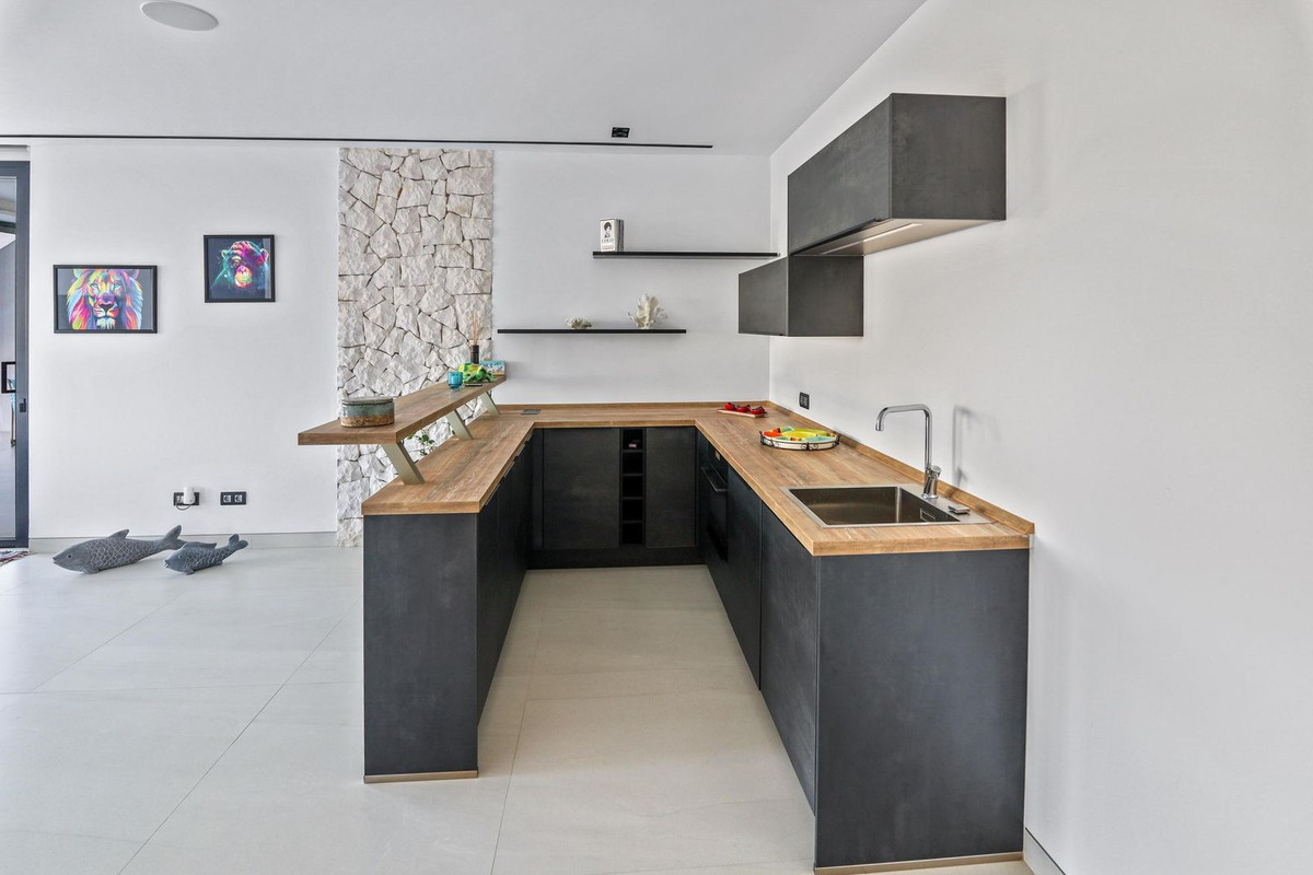 Appartement te koop in Los Flamingos | 6 slaapkamers H5401039