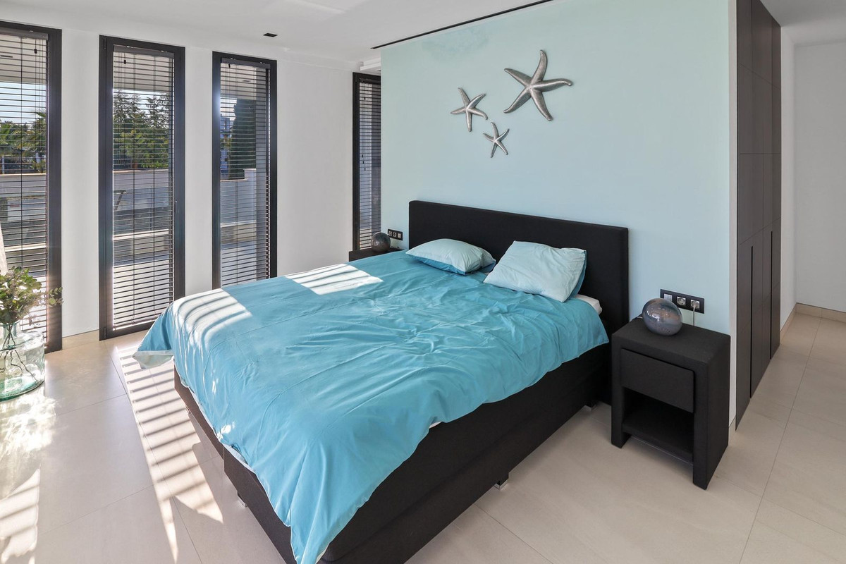 Appartement te koop in Los Flamingos | 6 slaapkamers H5401039