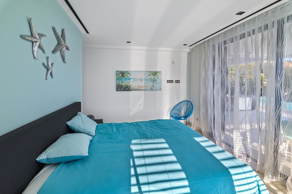 Appartement te koop in Los Flamingos | 6 slaapkamers H5401039