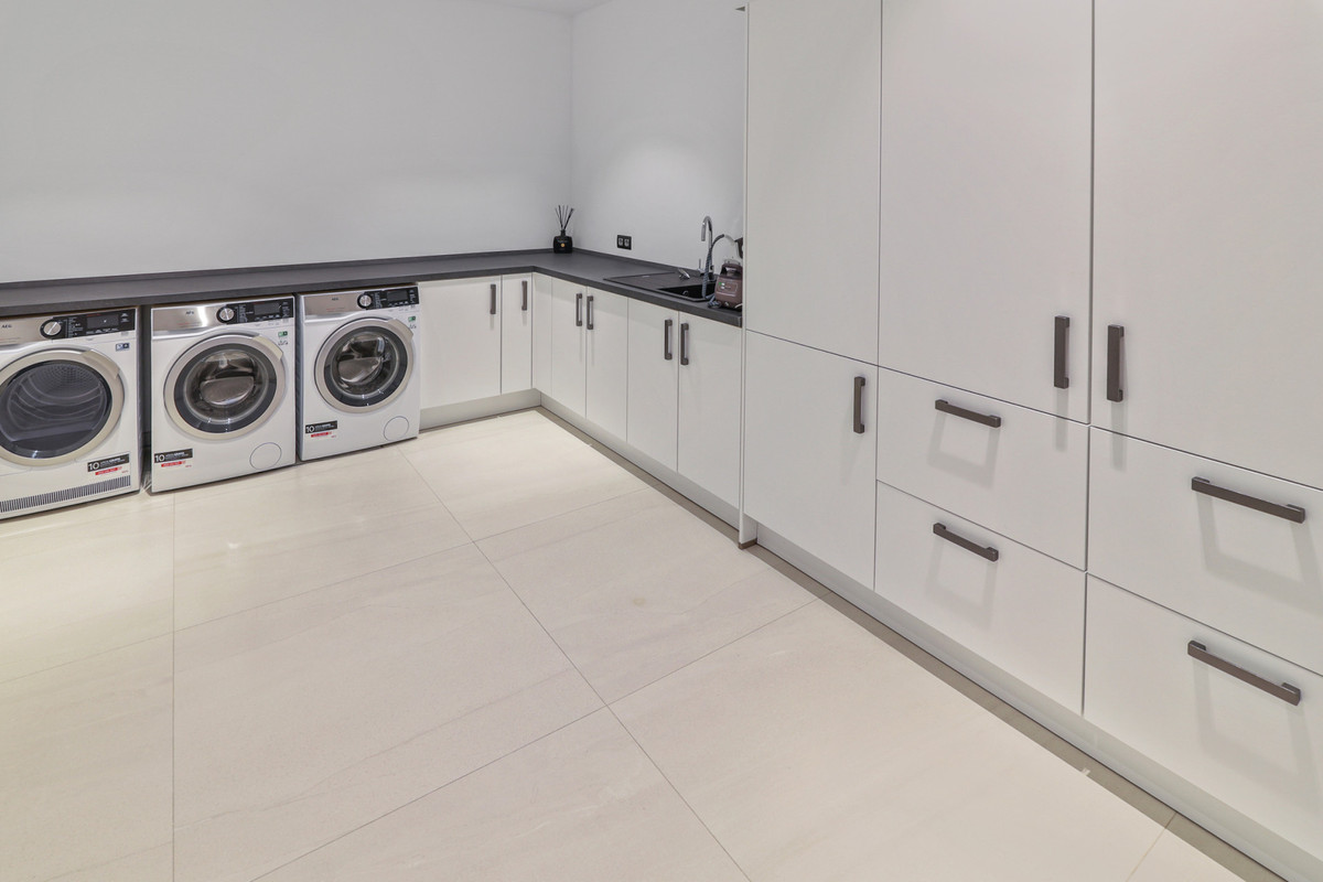 Appartement te koop in Los Flamingos | 6 slaapkamers H5444491