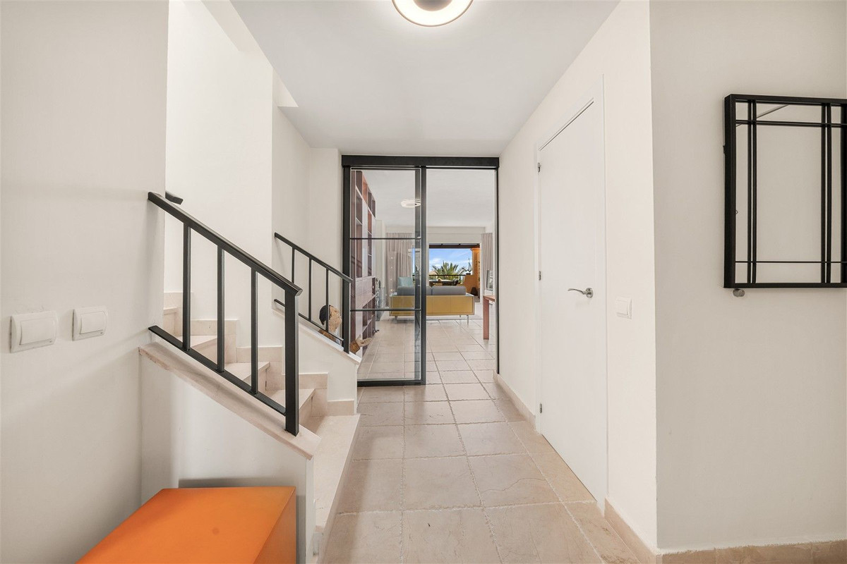 Appartement te koop in Los Flamingos | 4 slaapkamers H5502853