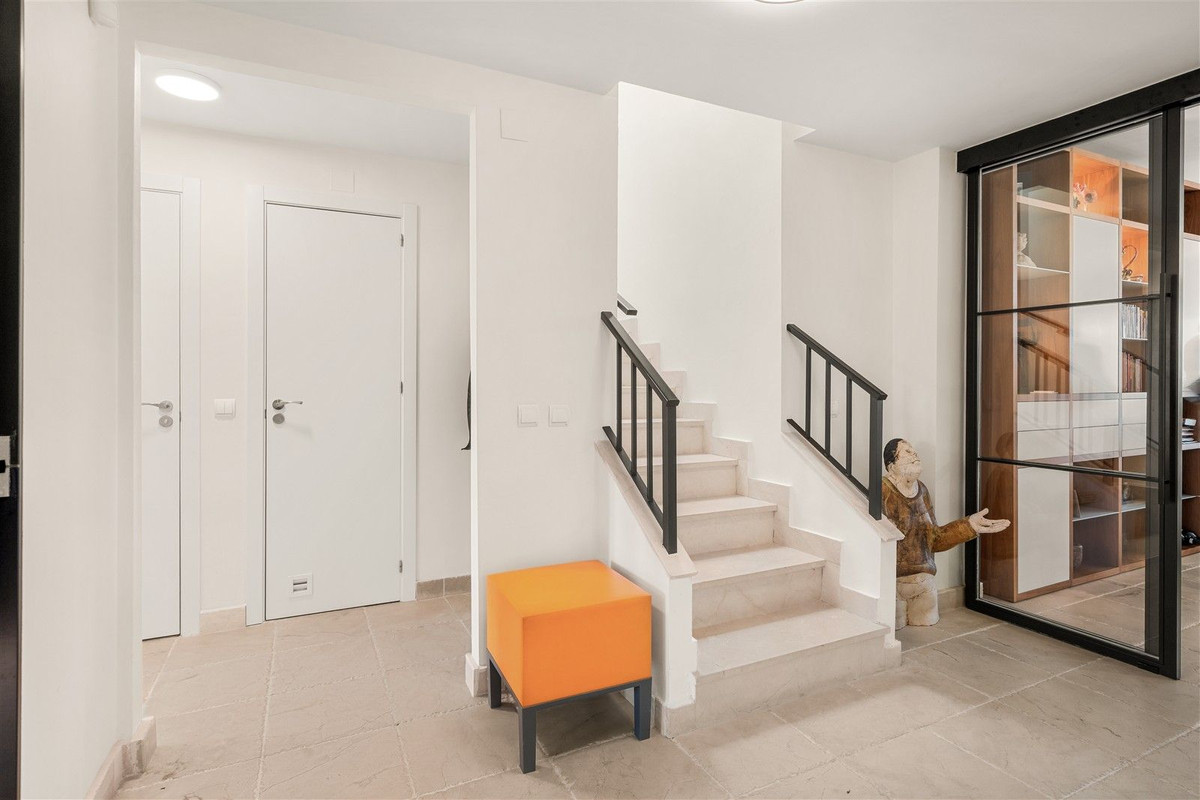 Appartement te koop in Los Flamingos | 4 slaapkamers H5502853