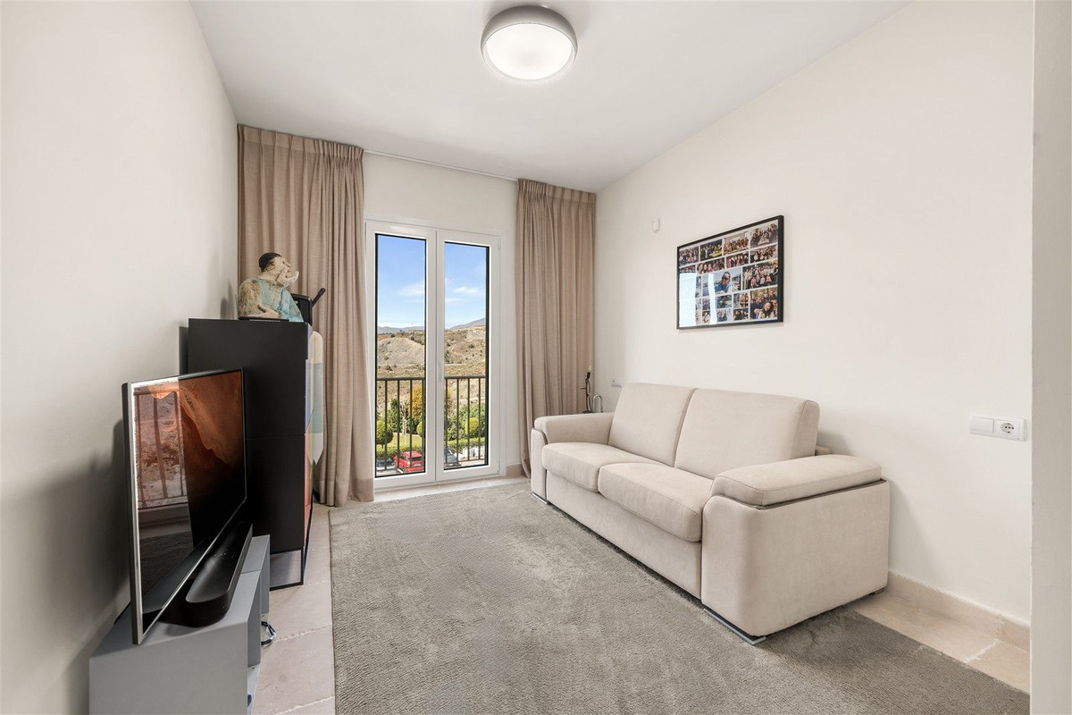 Appartement te koop in Los Flamingos | 4 slaapkamers H5502853