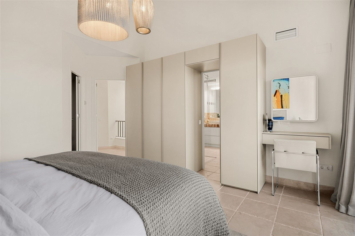 Appartement te koop in Los Flamingos | 4 slaapkamers H5502853