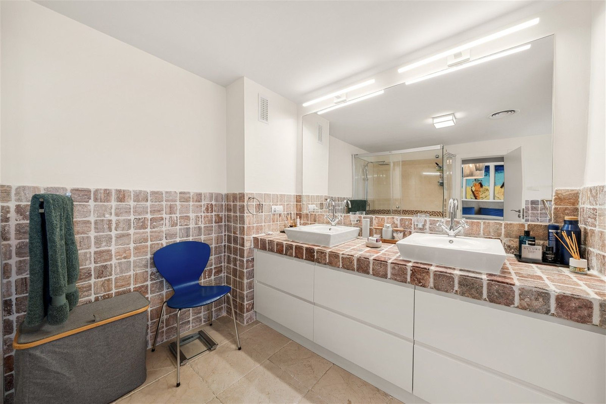 Appartement te koop in Los Flamingos | 4 slaapkamers H5502853