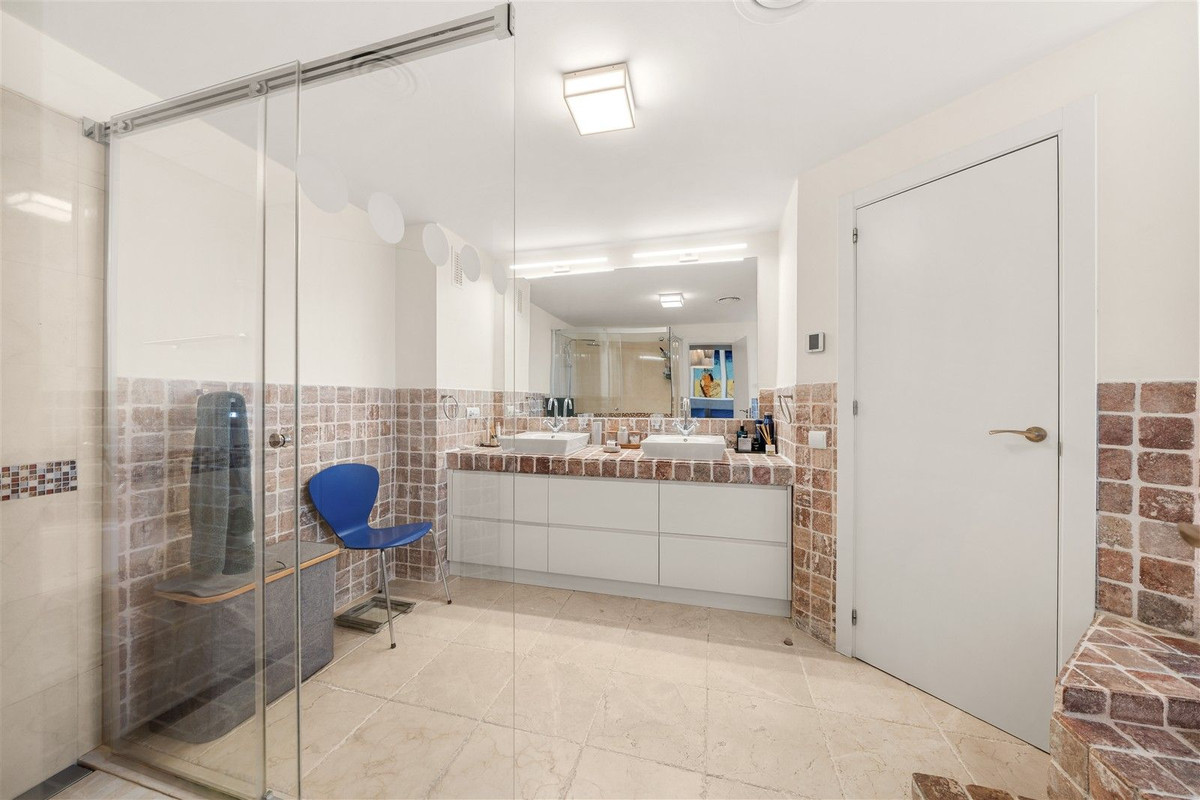 Appartement te koop in Los Flamingos | 4 slaapkamers H5502853