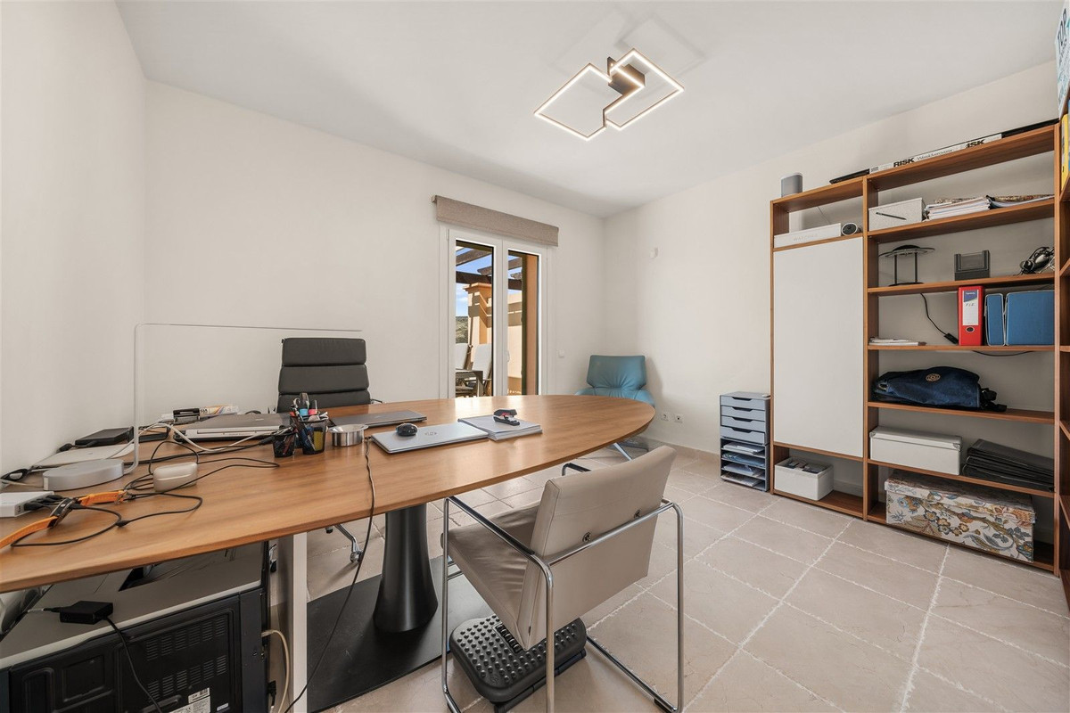 Appartement te koop in Los Flamingos | 4 slaapkamers H5502853