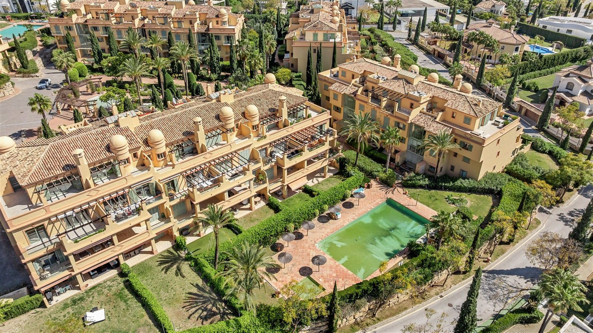Appartement te koop in Los Flamingos | 4 slaapkamers H5502853