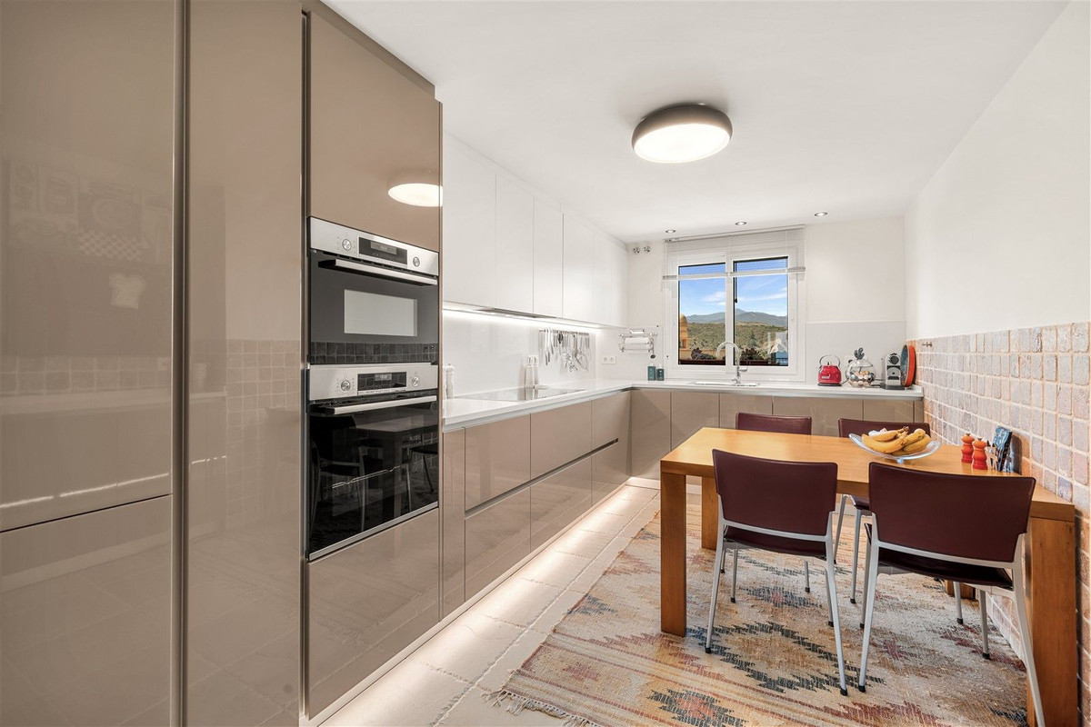 Appartement te koop in Los Flamingos | 4 slaapkamers H5502853