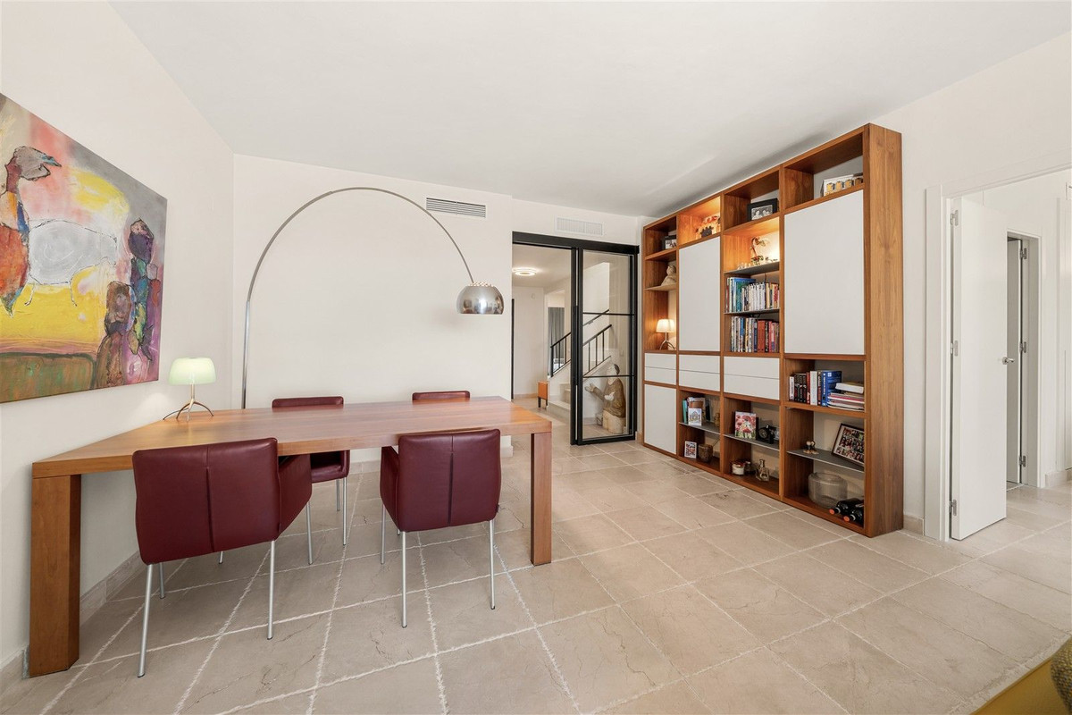 Appartement te koop in Los Flamingos | 4 slaapkamers H5502853