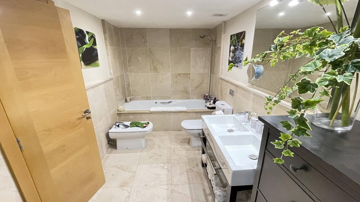 Appartement te koop in Los Flamingos | 3 slaapkamers H5513434