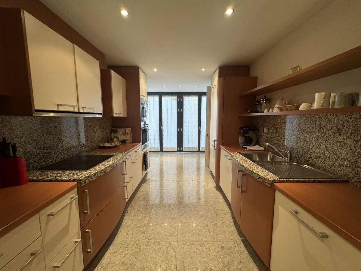 Begane grond appartement in Los Monteros-10