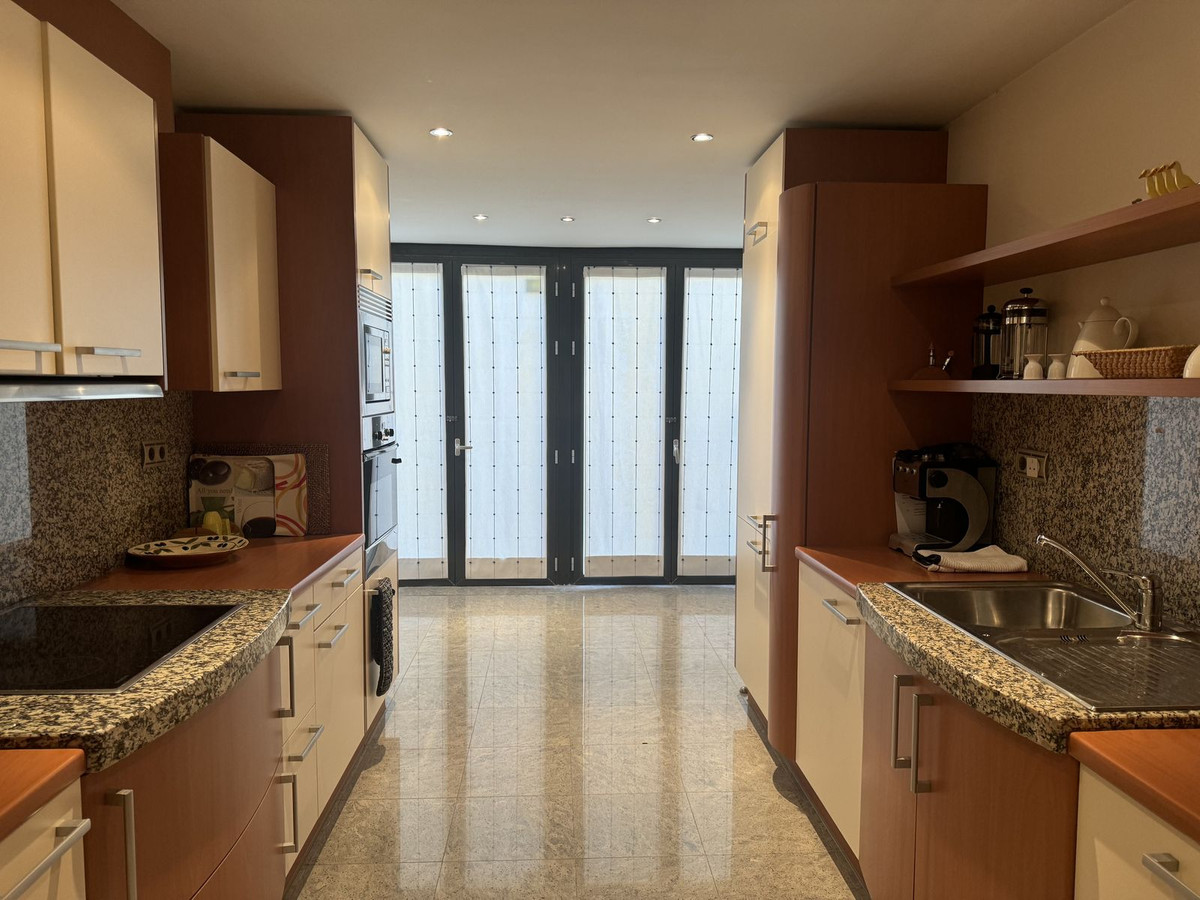 Begane grond appartement in Los Monteros-11