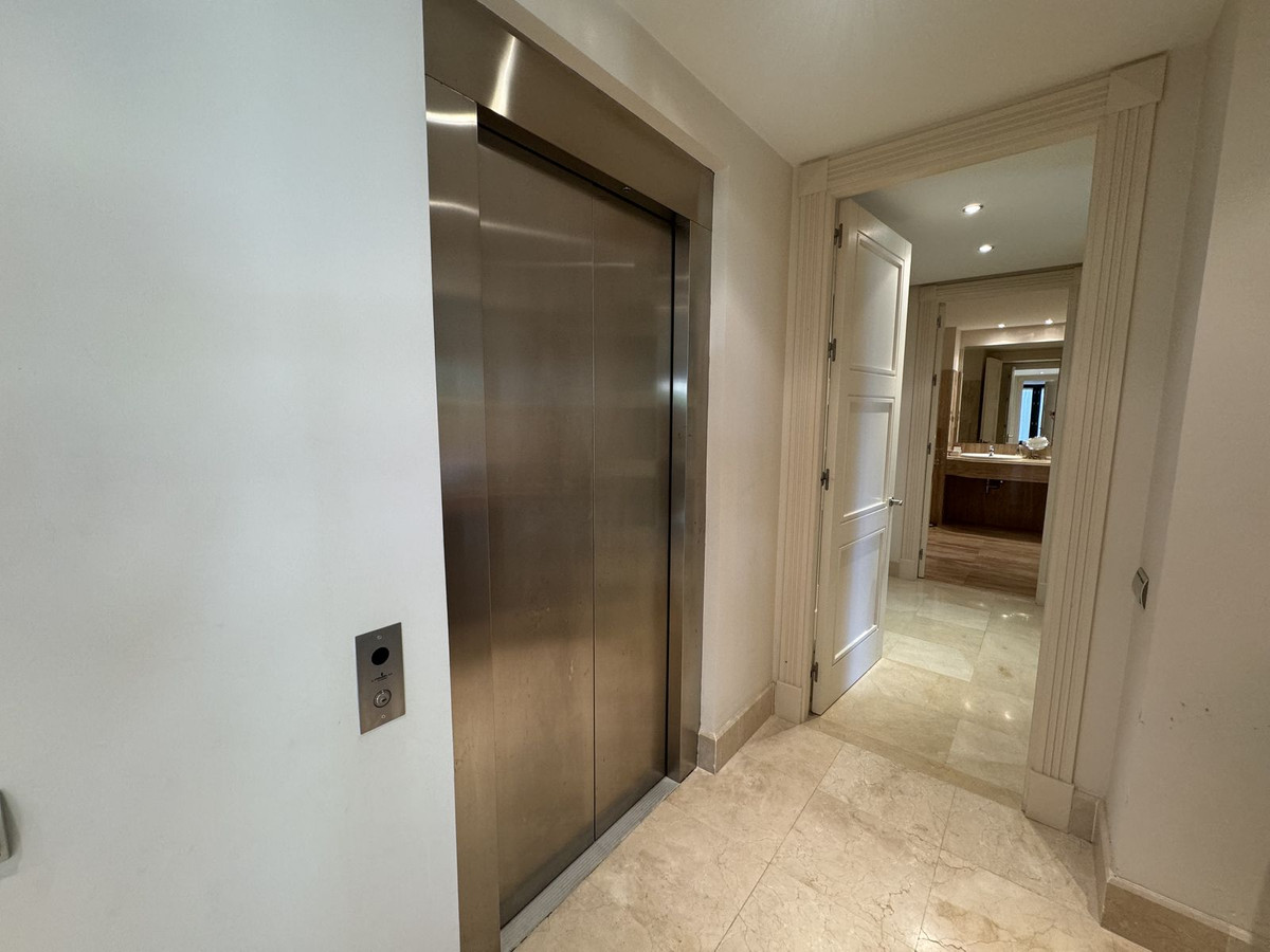 Begane grond appartement in Los Monteros-13