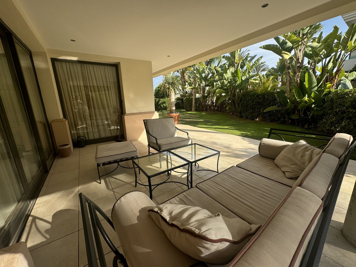 Begane grond appartement in Los Monteros-2