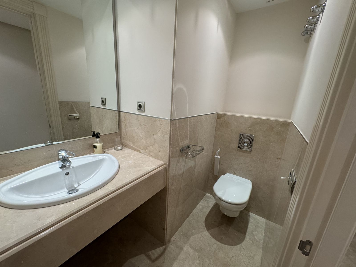 Begane grond appartement in Los Monteros-20