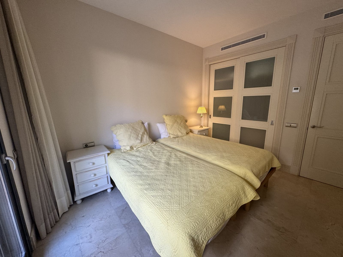 Begane grond appartement in Los Monteros-22