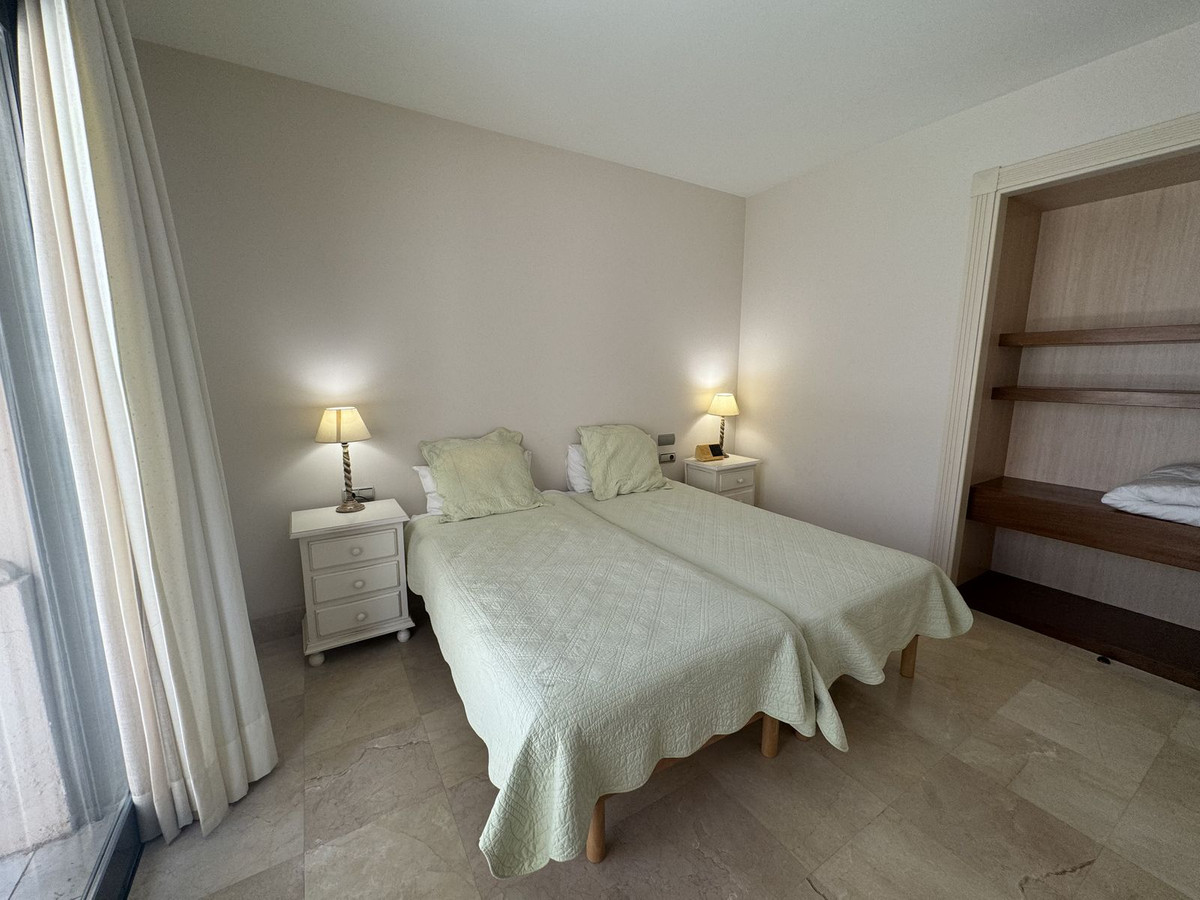 Begane grond appartement in Los Monteros-23