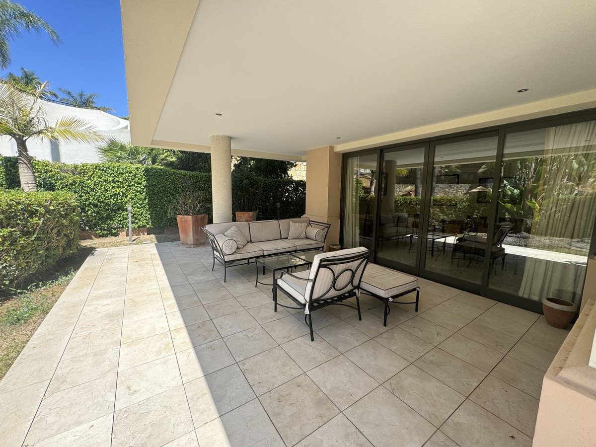 Begane grond appartement in Los Monteros-26
