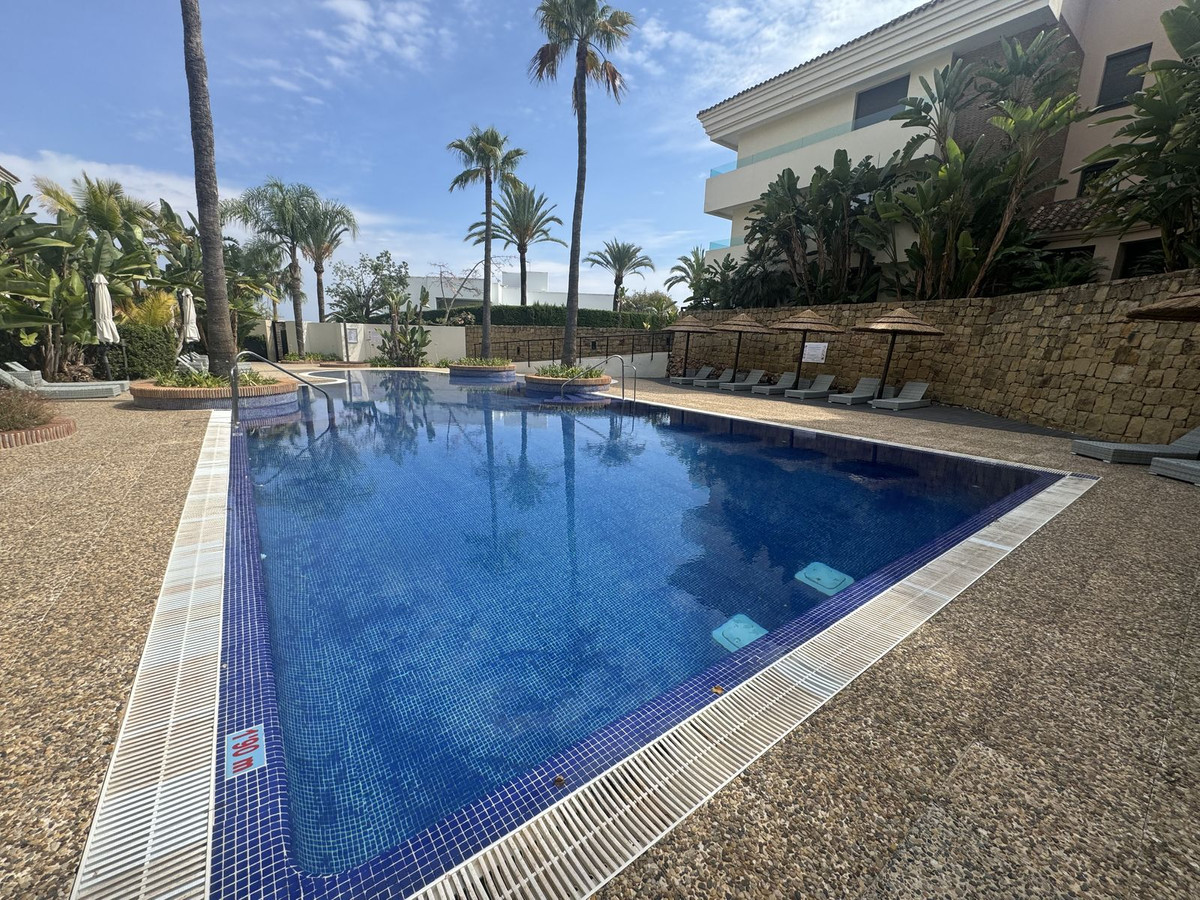 Begane grond appartement in Los Monteros-28
