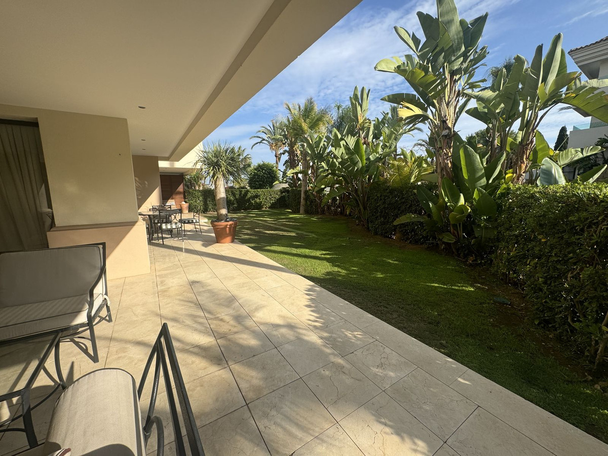 Begane grond appartement in Los Monteros-3