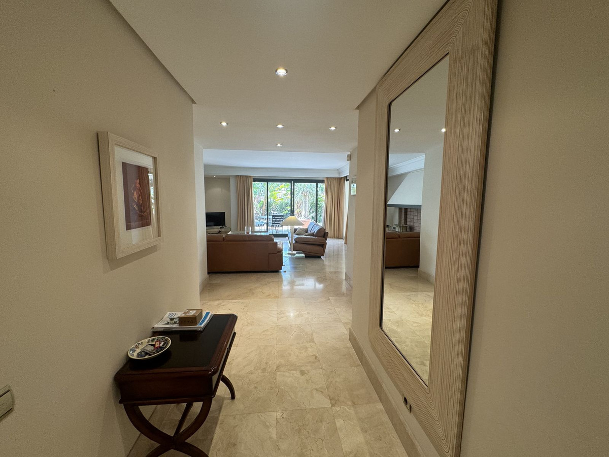 Begane grond appartement in Los Monteros-4
