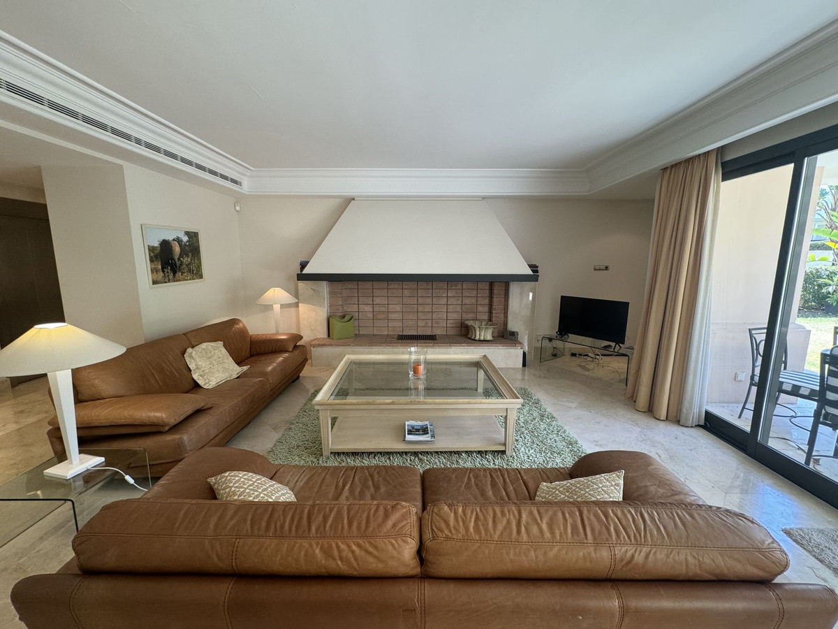 Begane grond appartement in Los Monteros-5