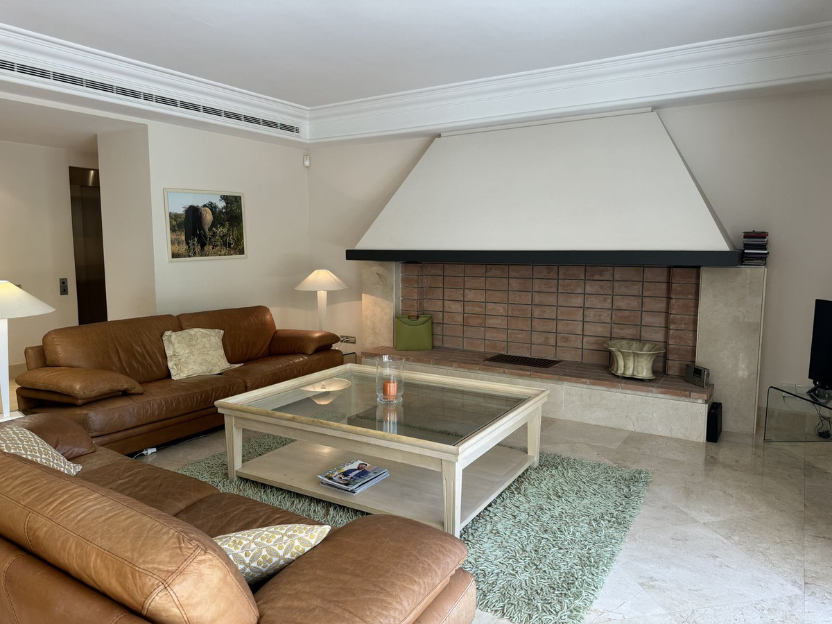 Begane grond appartement in Los Monteros-6