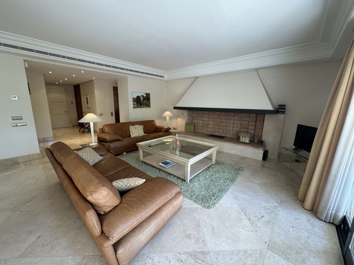 Begane grond appartement in Los Monteros-7