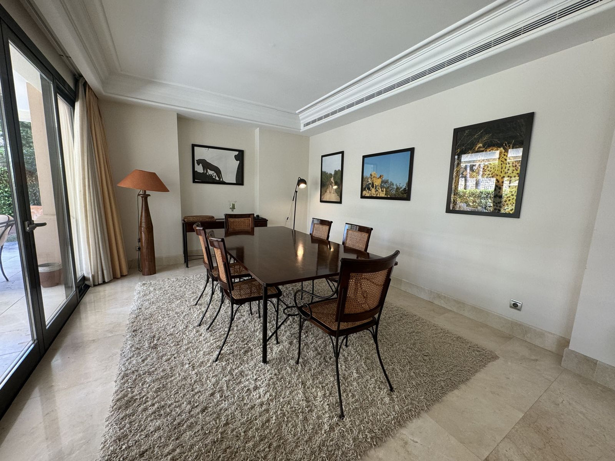 Begane grond appartement in Los Monteros-9