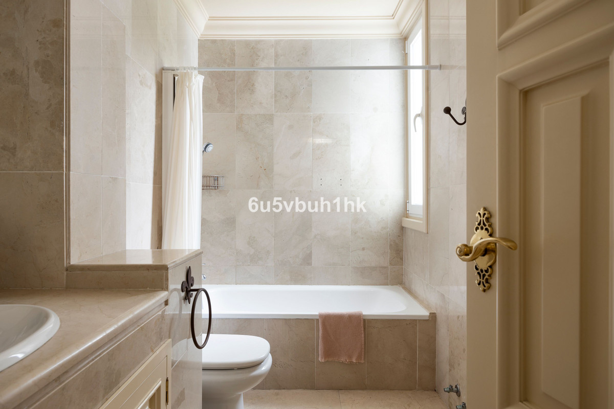 Penthouse te koop in Los Monteros | 3 slaapkamers H4884940