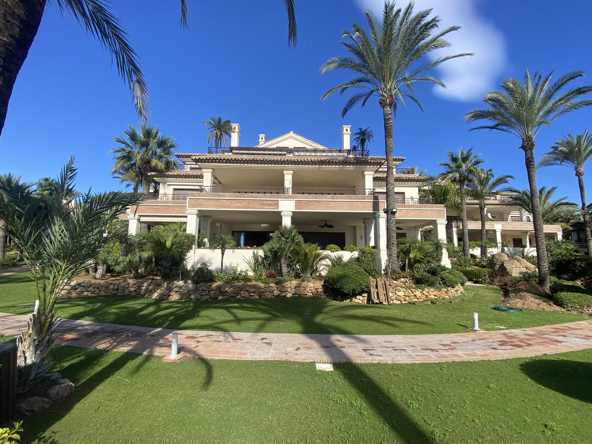 Begane grond appartement in Los Monteros-1
