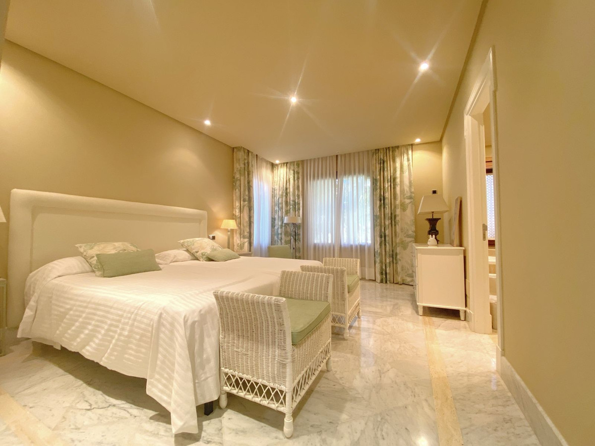 Begane grond appartement in Los Monteros-10
