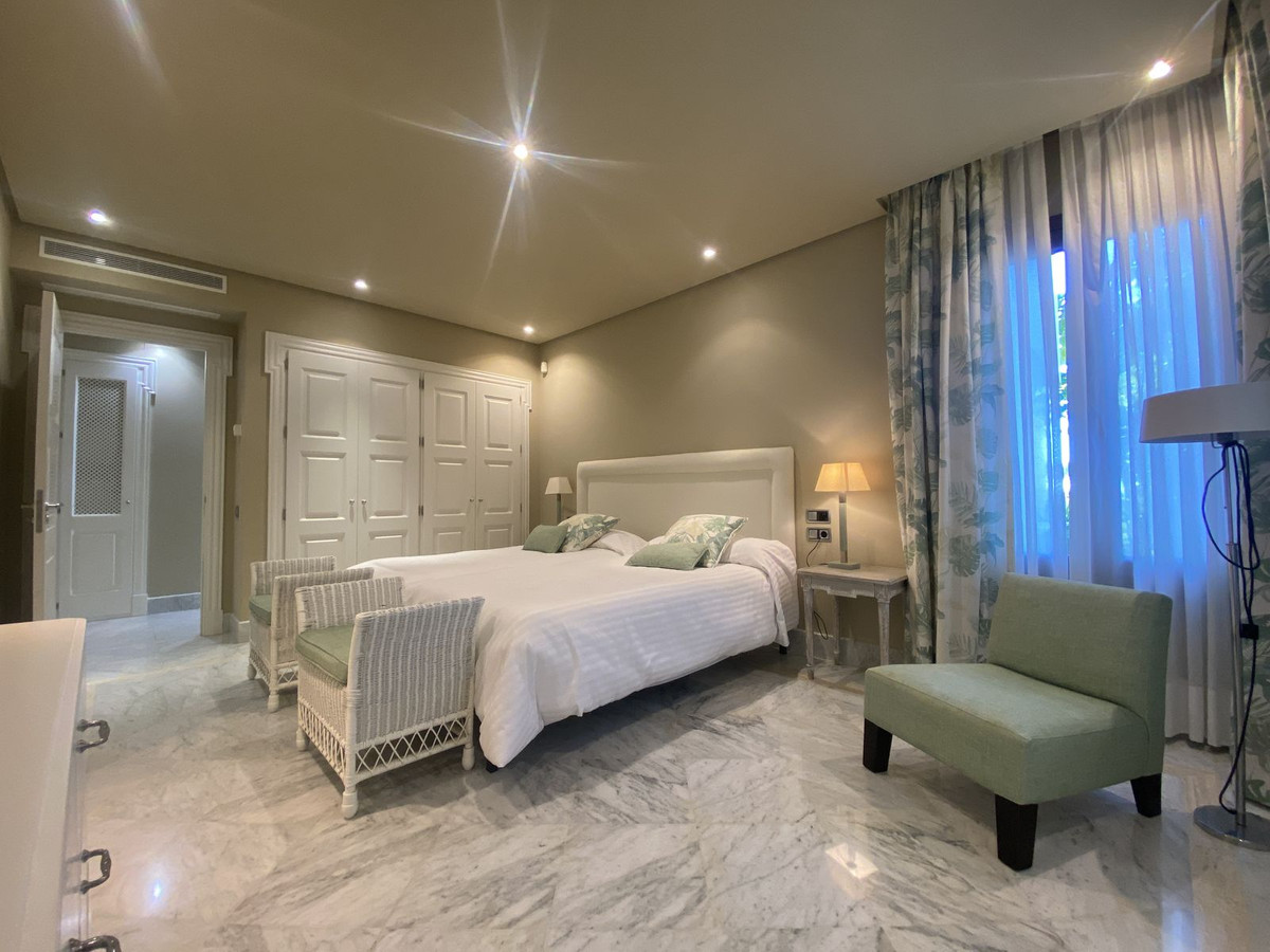 Begane grond appartement in Los Monteros-11