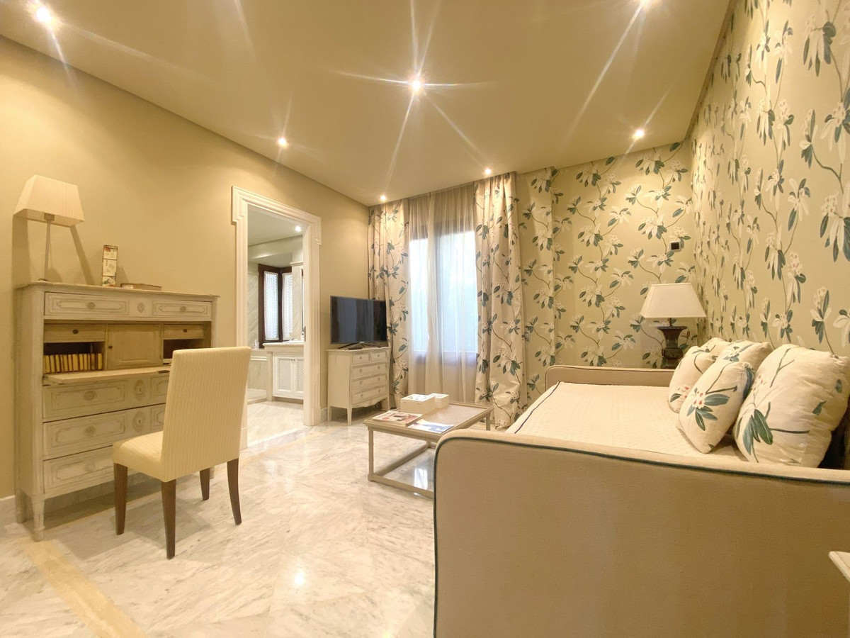 Begane grond appartement in Los Monteros-13